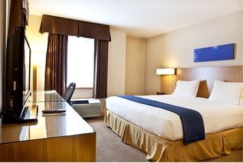 Holiday Inn Express & Suites Langley, an IHG Hotel