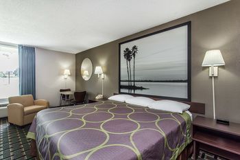 Super 8 by Wyndham Ocala I-75