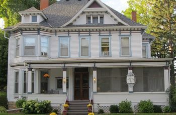 Candlelight Inn
