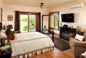 Cabin Creek Landing Bed & Breakfast