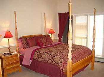 Black Bear Manor