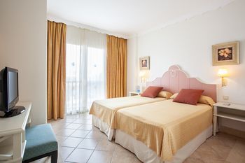 Grupotel Macarella Suites & Spa