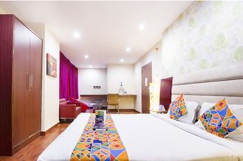 Vaccinated Staff - Capital O 18592 M Hotel