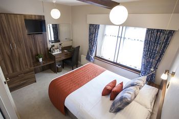 The Poplars Hotel