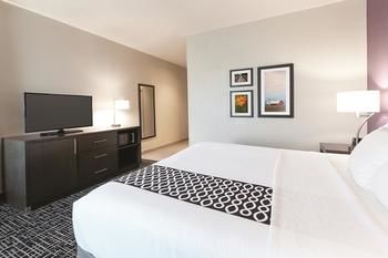 La Quinta Inn & Suites by Wyndham Terre Haute