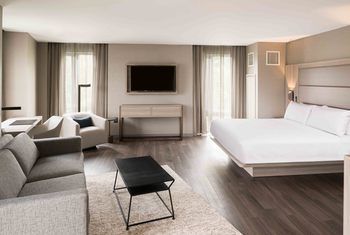 AC Hotel by Marriott Boston Cleveland Circle