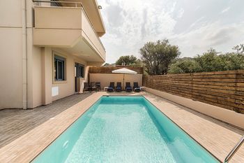 Pandesia Villa