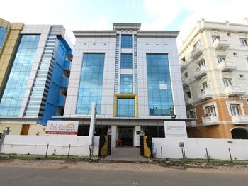 OYO Flagship 559 Harshetha Residency