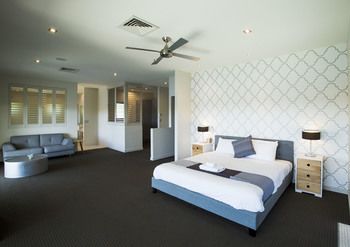 Gold Coast Luxury Waterfront House