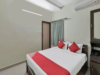 OYO 12181 Hotel Gravity