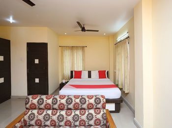 OYO 13288 Hotel Rajashree Inn