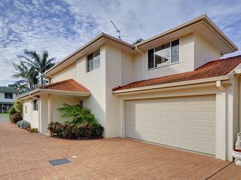 White Horses, 7A Achilles Street
