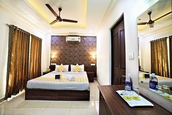 FabHotel Evershine Residency Railway St.