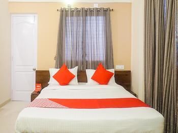 OYO 12383 Hotel Twin Towers 1