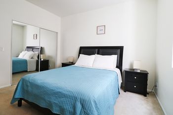 East West Comfort: Studio City Universal Apartments