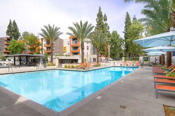 East West Comfort: Studio City Universal Apartments