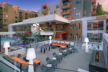 East West Comfort: Studio City Universal Apartments