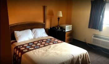 Economy Inn North Randall