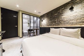 Plum Hotel