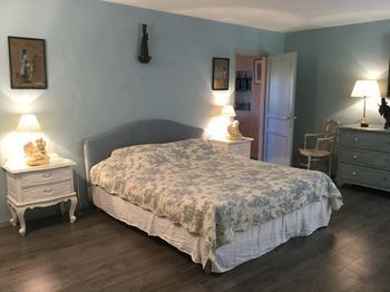 Superbe Mas Provençal 600m2 avec une Superbe Piscine Chauffée et très grand jardin 9000m2, situé au cœur du Luberon en campagne proche de L'Isle sur la Sorgue, 12 personnes, LS2-17 FIGNOULADO