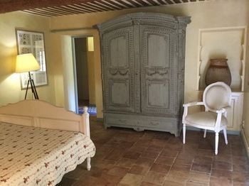 Superbe Mas Provençal 600m2 avec une Superbe Piscine Chauffée et très grand jardin 9000m2, situé au cœur du Luberon en campagne proche de L'Isle sur la Sorgue, 12 personnes, LS2-17 FIGNOULADO