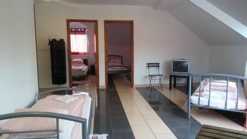 M0 Lakihegy Motel, Horgony u 10