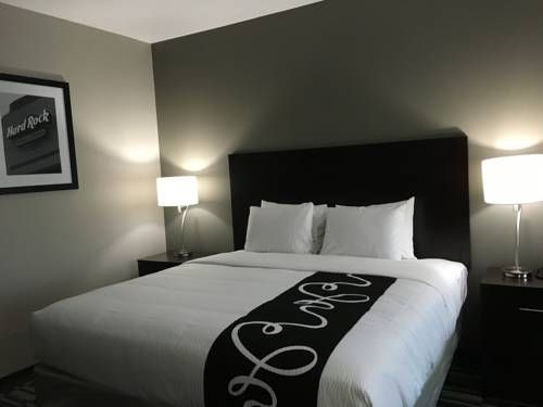 Catoosa Inn & Suites