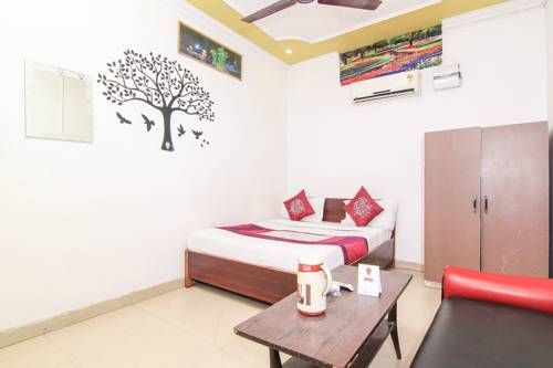 OYO 4472 Hotel Chandra Deep