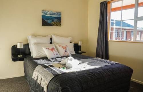 Colonial Motel