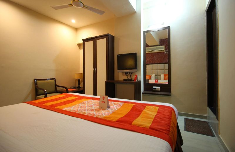 OYO 8786 Hotel Maan Residency