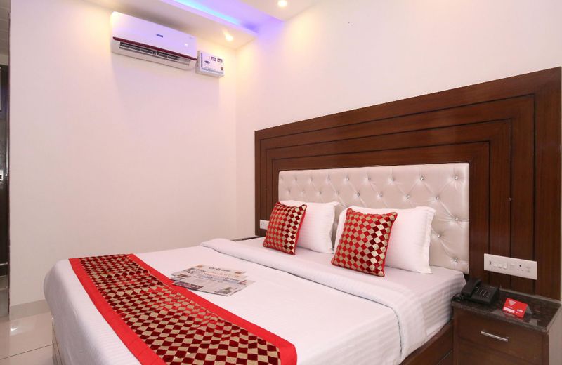 OYO 9420 Hotel Silver Palm