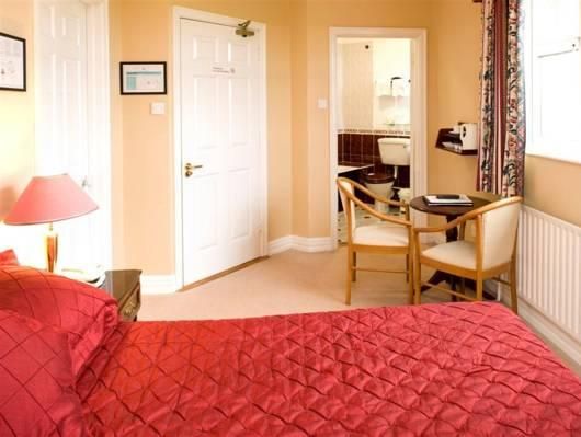 BROADMEADOW COUNTRY HOUSE