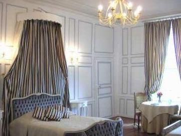 CHATEAU DE BUSSET