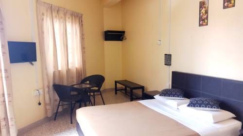 OYO 703 Myra Hotel