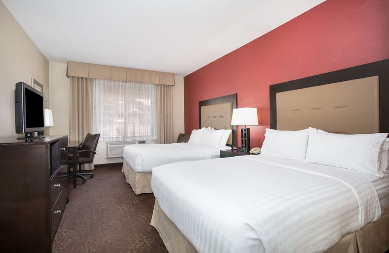 Holiday Inn Express and Suites Phoenix Tempe - University, an IHG Hotel