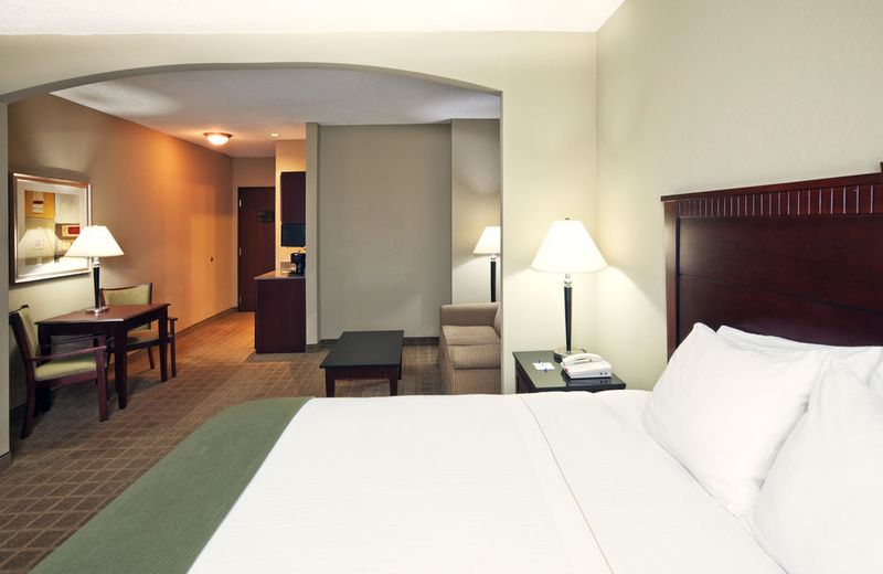 Holiday Inn Express Hotel & Suites Shawnee I-40, an IHG Hotel