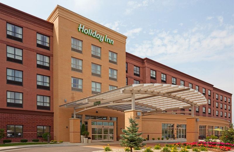 Holiday Inn Madison at The American Center, an IHG Hotel
