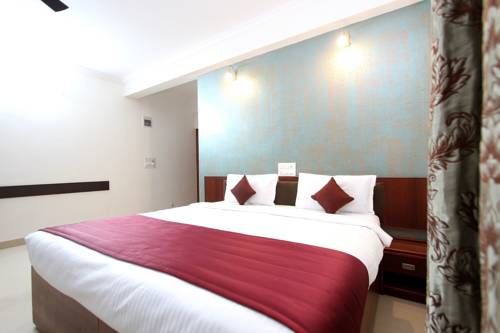 OYO 9959 Hotel Varcity Ruby