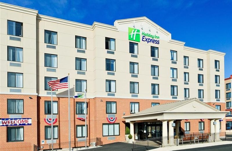 Holiday Inn Express Staten Island West, an IHG Hotel