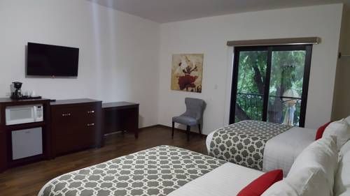 Los Nogales Inn