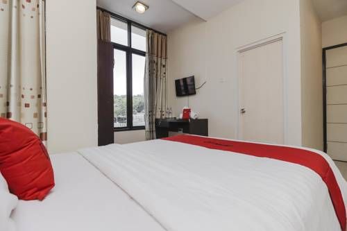 RedDoorz Plus @ Paal 2 Manado