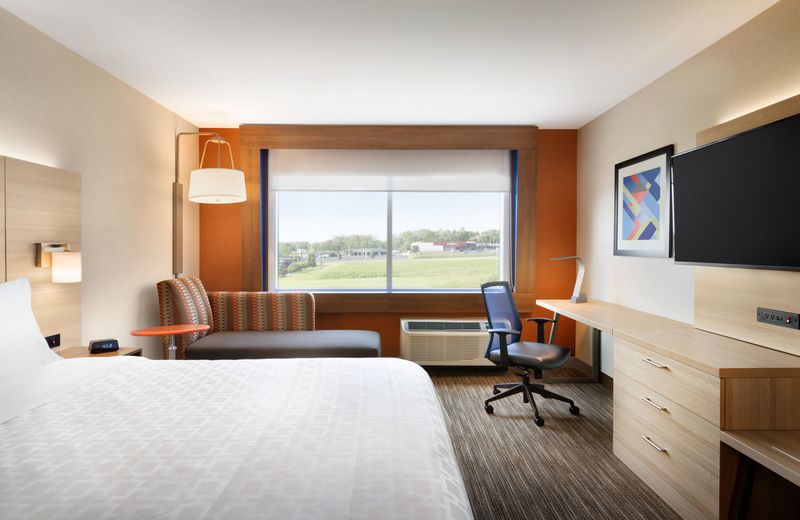 Holiday Inn Express & Suites Findlay North, an IHG Hotel