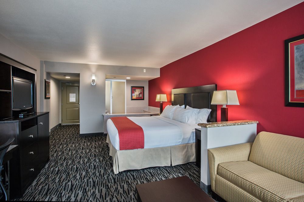 DoubleTree by Hilton Fullerton