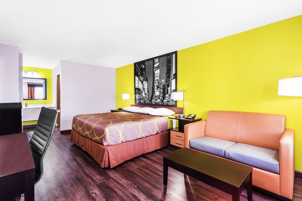 Super 8 by Wyndham Prattville Montgomery