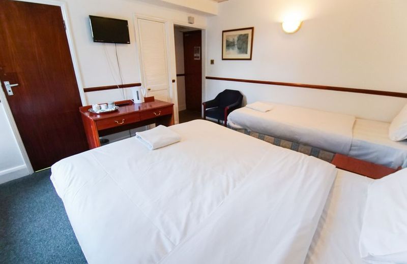 OYO Vii Hotel & Indian Restaurant