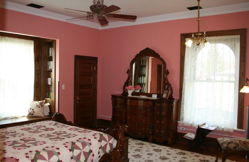 The Carriage House Inn Bed & Breakfast