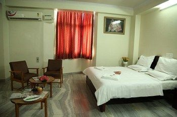 Sri Aarvee Hotels