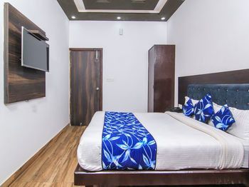 OYO 6780 Hotel Shiva Grand