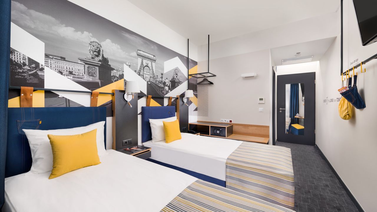 D8 Hotel