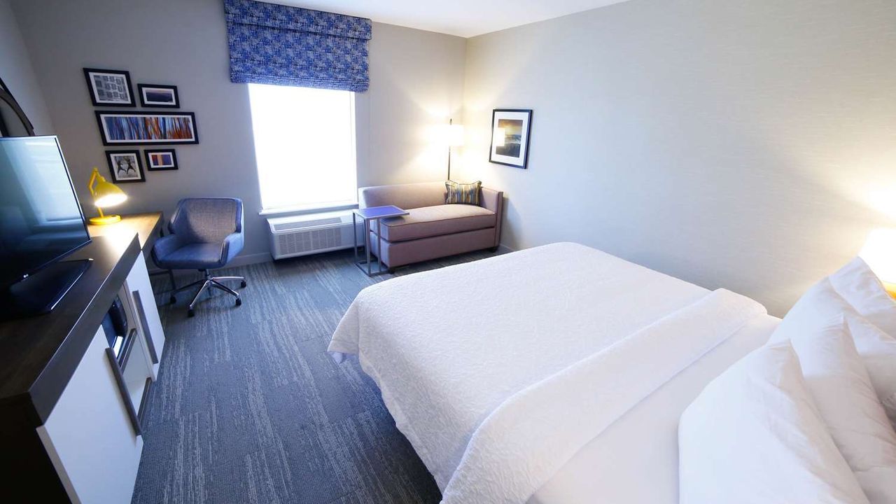 Hampton Inn & Suites Forest City